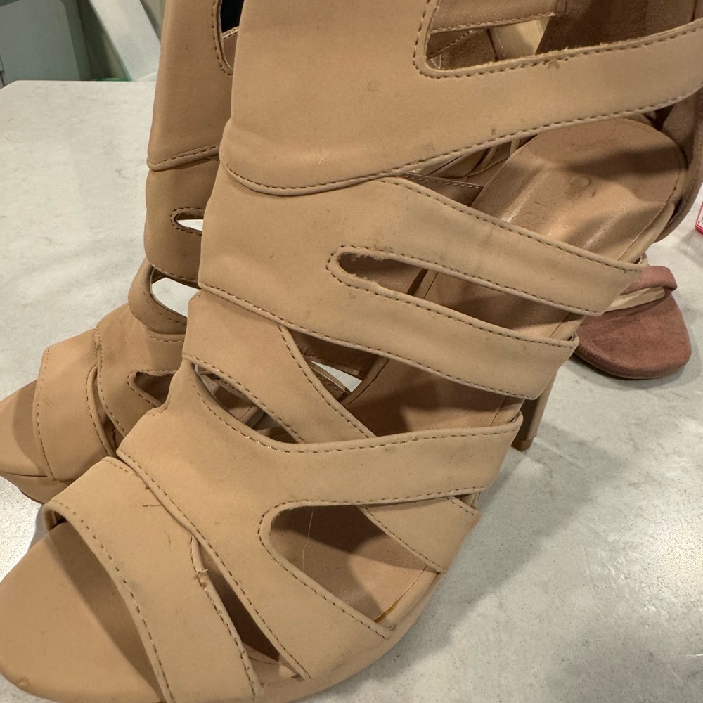 Heels - Picture 2 of 10